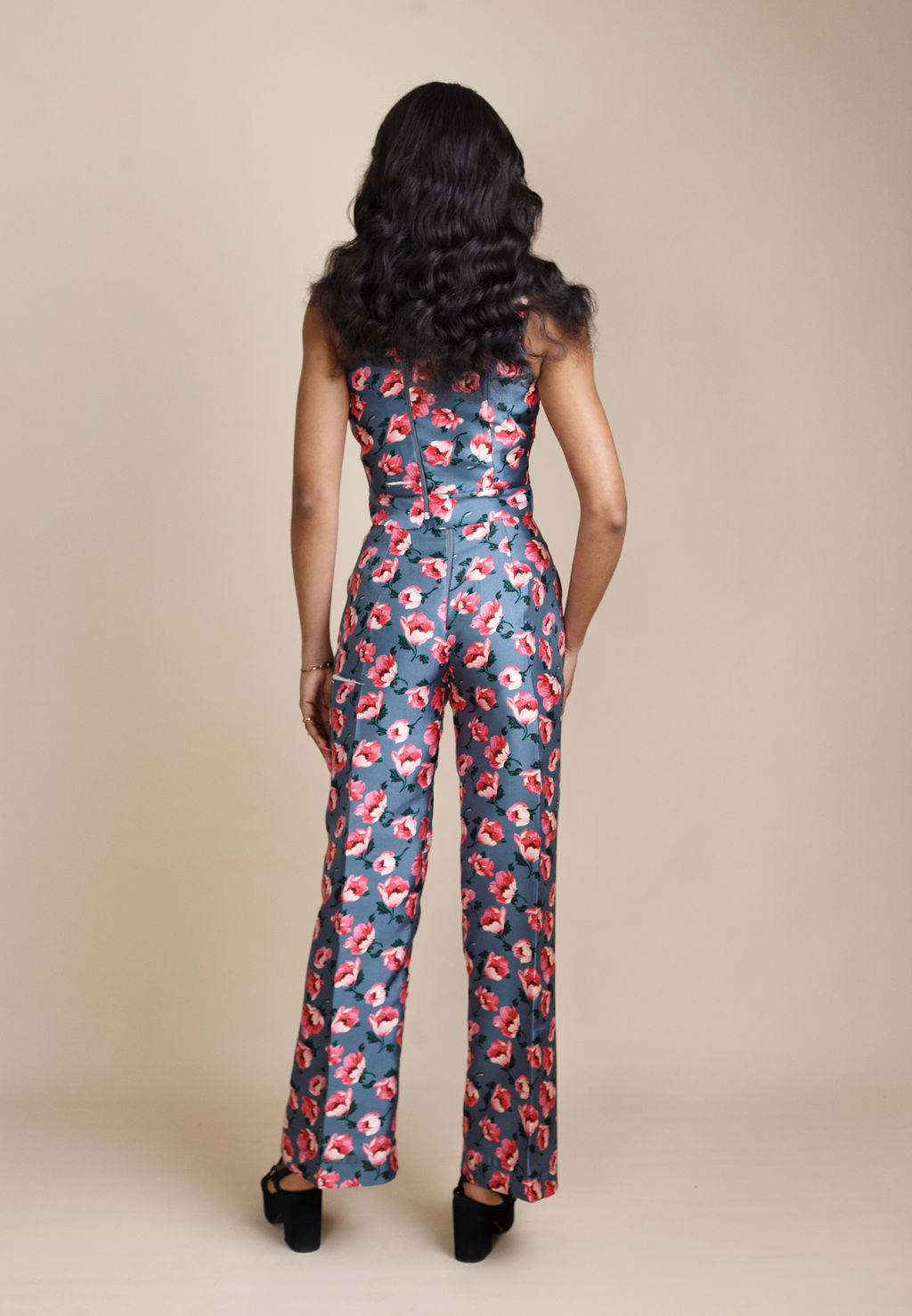 Back View of Stylish gray floral one-shoulder (monostrap) pant set adorned with soft pink flower patterns. This trendy and elegant outfit combines comfort and femininity, making it perfect for brunch dates, garden parties, or casual chic outings. Shop this must-have women's fashion look at Kaiiko and Virgo